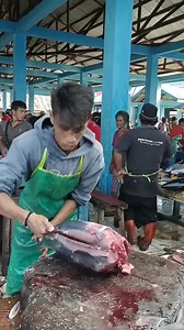 Many people don't know how to quickly cut cod fish Watch more: https://www.facebook.com/groups/148320598151013 | Malcolm el de en medio