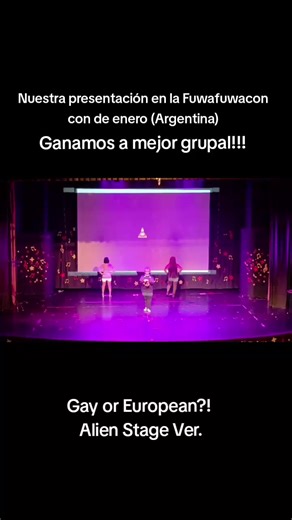 Presentación Cosplay en Alien Stage: Gay o Europeo