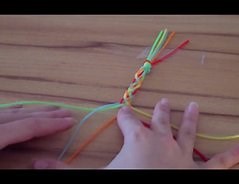 Flechten mit 5 Bändern - so funktioniert's