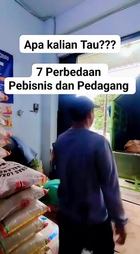 perbedaan paling jelas antara pedagang dan pebisnis dalam bentuk yang mudah dipahami: --- 1. Cara Memandang Usaha Pedagang: Fokus pada jual–beli cepat. Yang penting barang laku, ada untung hari itu. Polanya: ambil – jual – dapat untung. Pebisnis: Fokus pada membangun sistem & aset jangka panjang. Tidak hanya menjual barang, tapi membangun brand, tim, SOP, dan skala. Polanya: bangun sistem – buat aset – hasilnya terus mengalir. --- 2. Tujuan Utama Pedagang 🎯 Keuntungan harian. Pebisnis 🎯 Pertum