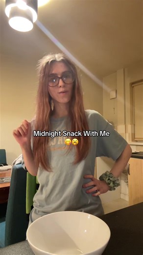 Make a sweet healthy midnight snack with me! 🥱😋 #midnightsnack #makefoodwithme #healthysnackideas #sweetsnack #proteinshake