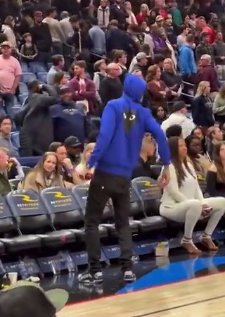 Tee Morant always lit AF courtside 🤣