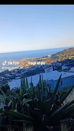 Best Deep House Tracks You Need to Listen To