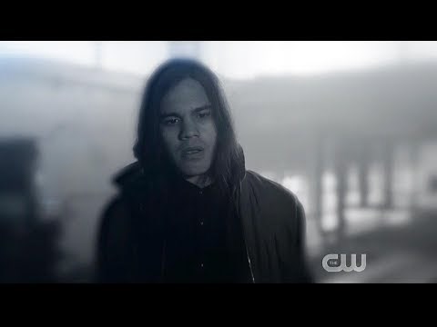 The Flash 6x05 Cisco and Breacher see Gypsy's death
