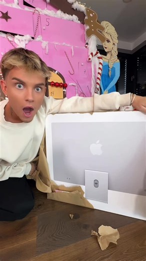 Tim | a living meme on Instagram: "Es ist fast vorbei 😭 Das darf doch nicht wahr sein 🥺 Gegen Ende möchte ich nochmal, dass wirklich ALLE Wünsche von meinen Jungs & Mädels real werden😍 ❤️ Was gibt es? ▶️ Für die Mädels: 1x Apple iMAC 😍 ▶️ Für die Jungs: 1x iPhone 17 Pro Max 😍 ❤️ Was müsst ihr tun? ✅ Folgt nur mir @twenty4tim & TEILT das Reel 🥇 Hier stehen morgen die 2 Gewinner:"