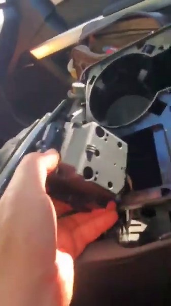 Removal replacement of the Mercedes command controller C/E/CLS /GLK /SLK W204/W212/R172/X204/S218