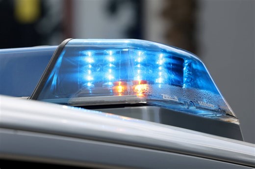 Schwerer Lkw-Unfall in Essen – Passant unter Lastwagen eingeklemmt
