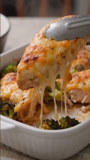 🥦 Cheesy Baked Chicken & Broccoli