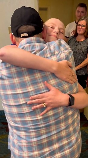 Heart transplant recipient meets late donor’s parents ❤️ Katherine Herrmann was born with a rare congenital heart condition, finally receiving a transplant at 21. The young woman who passed away, Desiree Burge, was an organ donor who saved 5 different lives. ‘We know she made a difference, and we find comfort and pride in that,’ said her father, via the Cleveland Clinic. #hearttransplant #organdonor #heart | NowThis