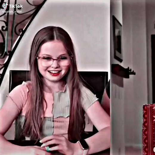 Salish Matter and Her Glasses Style