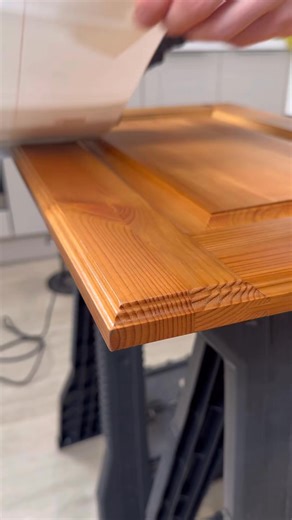 HOW TO VINYL WRAP AN OLD KITCHEN DOOR 👀 #kitchenwrap #kitchenwrapping #homedecor #kitchendesign #smallbusiness #asmr | Dreamy Decor