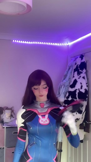 Ashe and Tracer Couple Cosplay Preparation