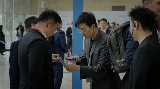 Experți din industrie și lideri de opinie s-au alăturat echipei #Huawei și partenerilor la HUAWEI CONNECT EUROPE 2025, pentru o serie de peste 30 de conferințe, summituri și sesiuni dedicate viitorului digital. Prezentările și panelurile susținute de specialiști au pus în lumină cele mai recente inovații în AI, stocare de date, cloud și conectivitate, iar companiile au dezvăluit soluții pentru eficiență energetică și sustenabilitate. Descoperă cum inteligența și tehnologia pot transforma Europa 