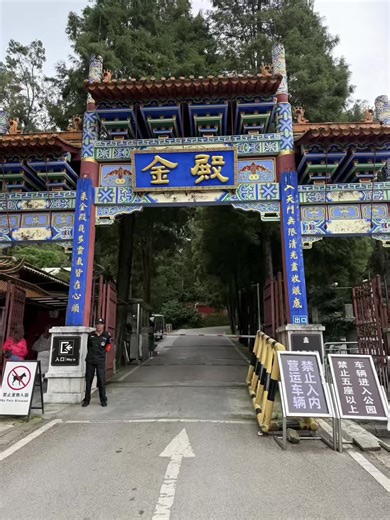 Explore Kunming: Parks, Waterfalls, and Mountains