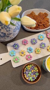4M views · 10K reactions | Easter chocolate flower pretzel treats  #eastertreats #easterideas #springtime #easterfun | The Magnolia Mercantile | Facebook