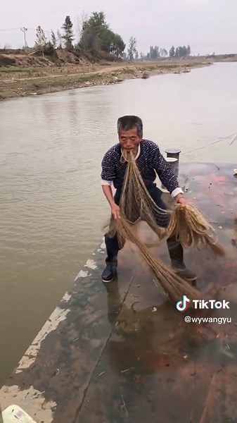 Master the New Technique of Net Fishing Outdoors!
