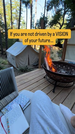 What is it you really truly want? 🤩 If you don’t give your mind a future to move toward, it will default to the past you’re living from. 95% of the day you are living in autopilot, replaying thoughts and feelings from the day before, stuck in a past emotion, or experience. When you remain the same, you make the same choices and stay exactly where you are. Not because you want to stay there. But because nothing is calling you forward strongly enough to leave. A vision interrupts the past, the au