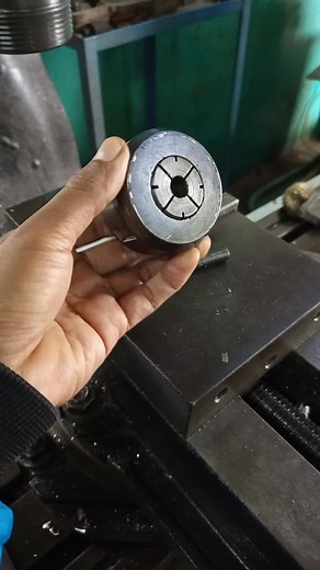 The function of the collet on a lathe is to install insert tools on a milling machine #machine #machinistlife #lathework #lathemachine #machining #lathe #milling #Workshop | fabrikasi
