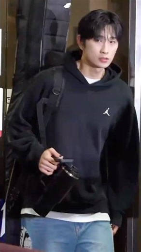 【2Z 투지】 JungHyun, bassist of Korean rock band, leaving Music Bank