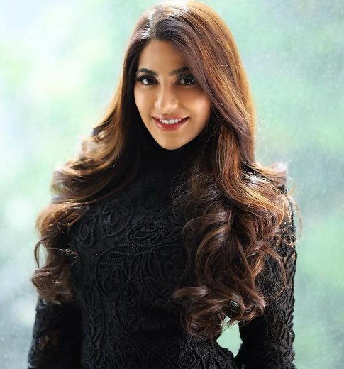 Nikki Tamboli Height, Age, Boyfriend, Family, Biography » StarsUnfolded