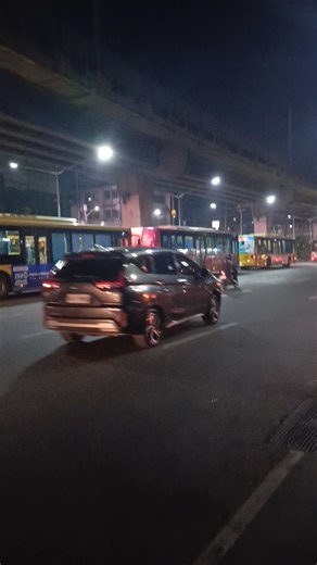 Edsa carousel bus, Monumento station...