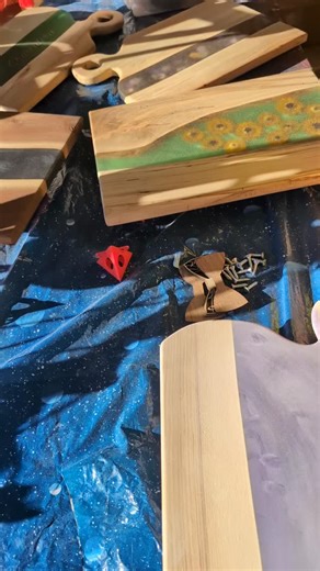 Hump . . . . . . . #woodworking #woodworker #sanding #sandingtips #resin #epoxy #rivertable #colourresin #tables #ottawawoodworking #floatbuilding #ottawa #stittsville #madeincanada ##epoxytips #epoxyriver #epoxyrivertable | D.A. Made