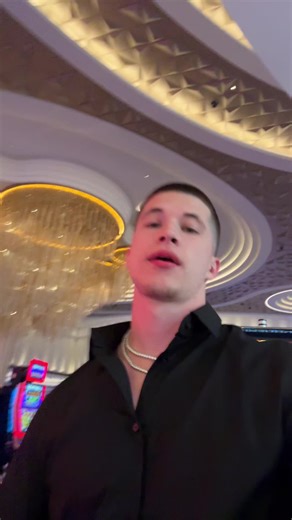 wtf he doin @Chrisplash🌊 😂😂😂