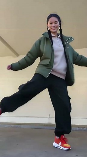AsianGirl ShuffleDance SpookyScarySkeletons AI Performance