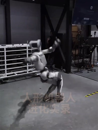 One minute to retrace the journey of Chinese robots — we review, reflect, and innovate. 🤖✨#China #robots #progress #endeavor #attracting #chinese #music #funny #dance #chineseculture #unitree #agibot #zhiyuan #honor