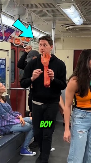 FAKE HAND PRANK SHOCK! 😱🖐