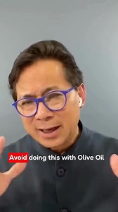 Love extra virgin olive oil? 🫒 Don’t ruin it with these common mistakes 👀 In my 4-week course, I’ll show you how to use food as medicine to protect your health & the people you love. 📘 Join Eat to Beat Disease — link in bio #FoodAsMedicine #OliveOilTips #HealthyFats | Dr. William Li