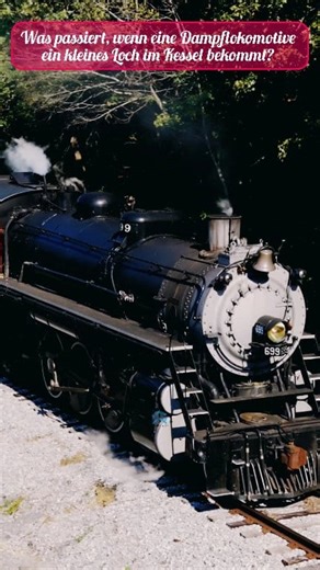 Was passiert, wenn eine Dampflokomotive ein Loch im Kessel hat? 💥🚂 | Explosive Wahrheit! Ein kleines Loch im Kessel einer Dampflokomotive konnte früher zur Katastrophe führen! 😱 Bei über 15 Bar Druck und Temperaturen von mehr als 200 Grad wurde selbst ein kleiner Riss lebensgefährlich. In diesem Short erfährst du, warum Kesselinspektionen so wichtig waren und wie mutig die Menschen waren, die mit diesen Maschinen arbeiteten. 🚂🔥 👉 Abonniere den Kanal für mehr spannende Fakten über Dampfloko