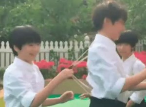 时代少年团TNT：史上第一自带emoji表情包男团 点击收看屠家少年是如何用脸的