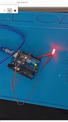 Blinking an LED with an Arduino UNO. #arduino #circuit #coding #diy
