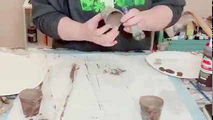 17K views · 1.4K reactions | Springtime pizza pan planter decor. Thank you Amber Strong DIY for the inspiration!  | Windy City Crafts | Facebook