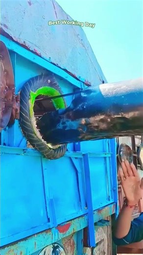 Installing the steel pipe of the loader into the hole: the process of unloading grain