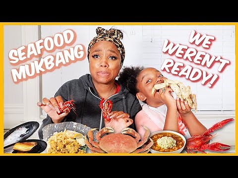 HUGE CRAB AND SEAFOOD MUKBANG WITH OYSTERS, CRAWFISH, MUSSELS AND MORE | Ellarie