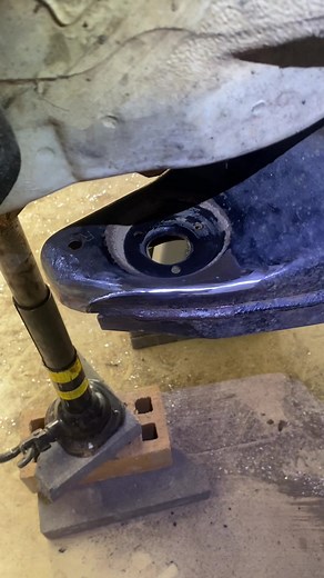 N70 Hilux Body Mount Chop: Extreme DIY Modification Guide