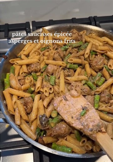 Recette facile de pâtes saucisses piquantes