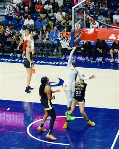 Caught the defense sleeping 😴 | Phoenix Mercury