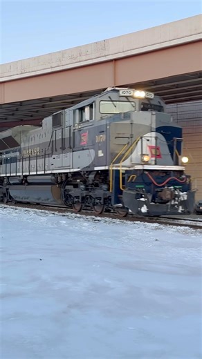 NS 1070 leads 179 in Dayton #railroad #railway #railfan #train #heritageunit