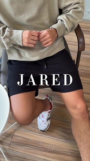 Feeling the summer vibes with Jared black shorts! ☀️👖 #celanapendek #fashiontiktok #celanapendekpria #celanapria #celanapendekmurah #celanapendekcowok #fyp #unboxing #unboxingcelanapendekpria #unboxingcelanapendek #fypシ゚viral #foryoupage