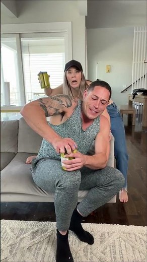 Muscle Man vs Pickle Jar… Guess Who Wins? 😳🤣 #coupleprank #trendingnow #funnyshorts
