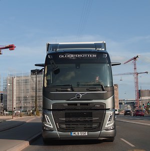 31K views · 1.3K reactions | Drive safer with Pilot Assist, the intelligent solution that ensures you stay in your lane and maintain a safe distance from other vehicles. #volvotrucks #energyefficiency #aerodynamics | Volvo Trucks | Facebook