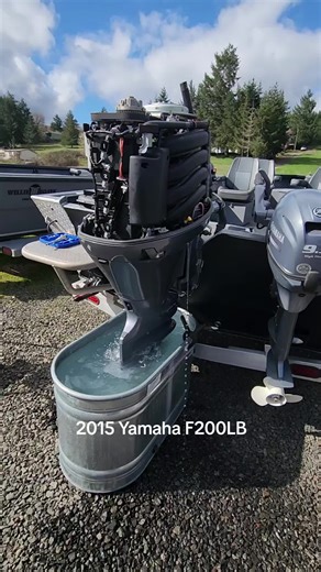 2015 Yamaha F200LB leaking water from the engine block. Salty engine! #outboardmadness @outboardmadness
