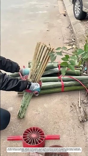 Dividiendo el bambú: Cómo una herramienta simplifica el trabajo artesanal