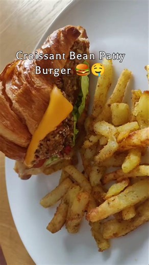 Croissant Bean Patty Burger 🍔🤤