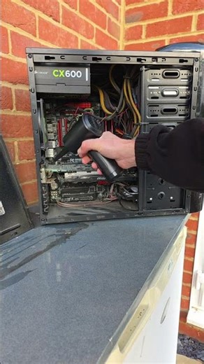 This PC is in desperate need of a clean #cleanpc #goochdust #tech