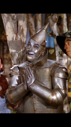 Do you recognize this iconic cameo from “The Wizard of Oz”?? 🍎☠️ #snowwhite #wizardofoz #voiceactor