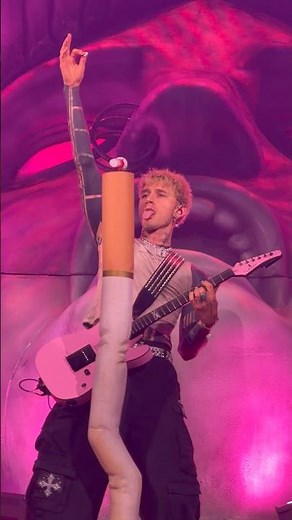 I‘m selling tickets to my downfall 🎸👅